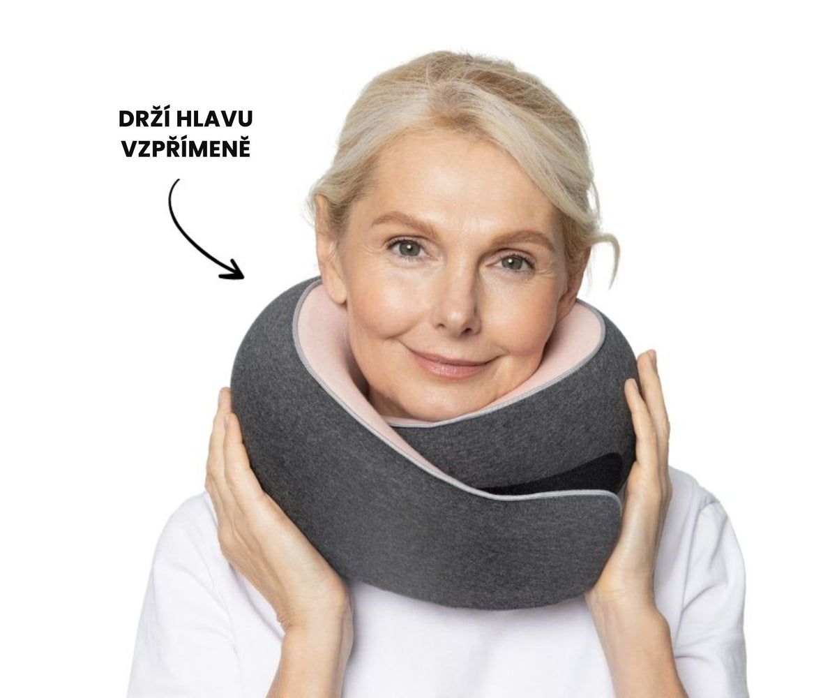 Drží hlavu vzpřímeně